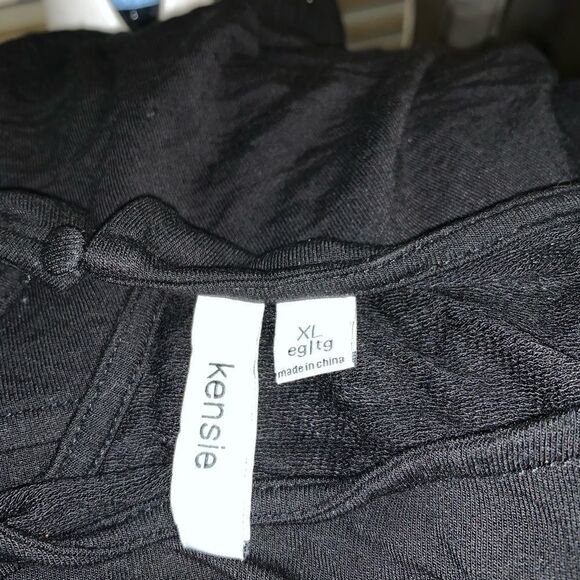 Kensie black cold shoulder top - Picture 2 of 6